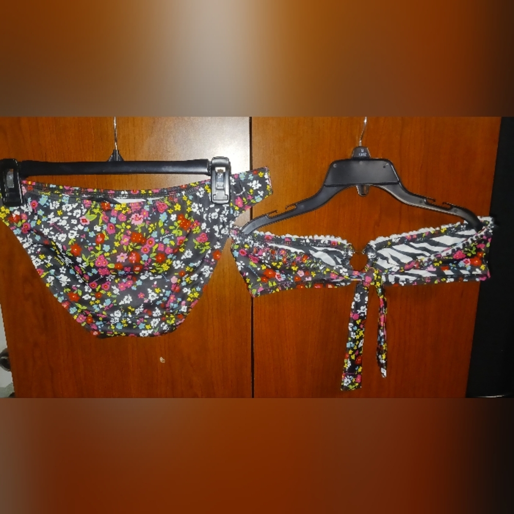Guess Zebra Bikini - Picture 2 of 5